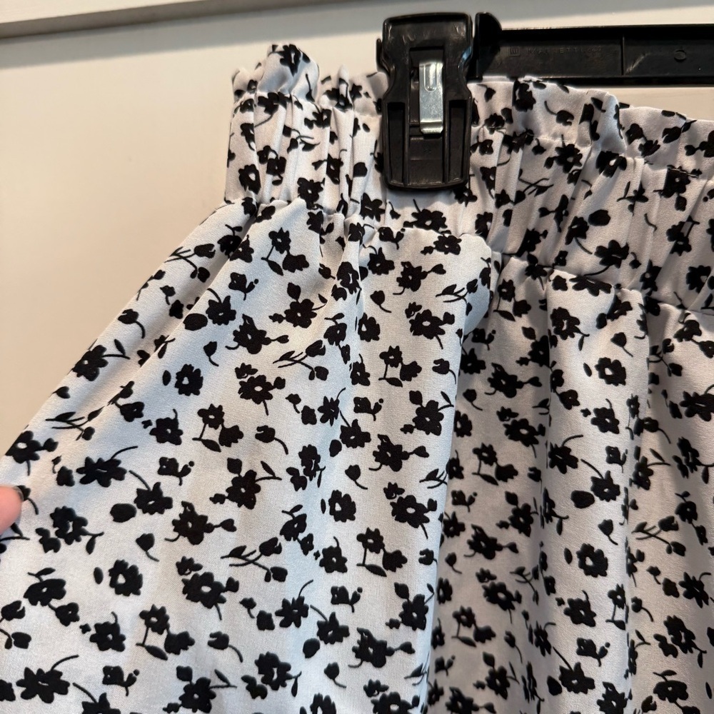Black and White Floral Shorts - Picture 3 of 6
